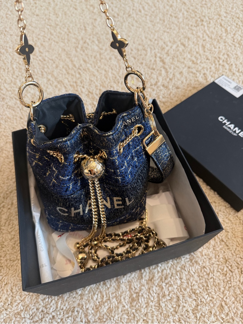 CHANEL Blue Tweed Drawstring Crossbody Bag with Gold Hardware - Picture 5 of 6